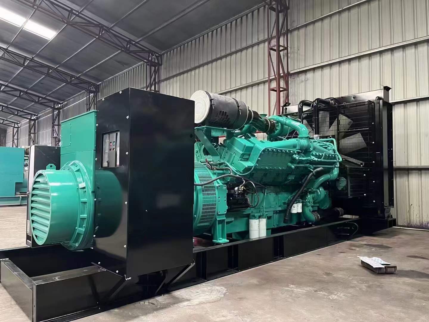 彭阳如何降低 800kW 柴油发电机输出电流的波动？
