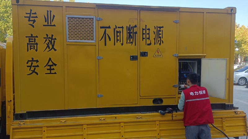 彭阳柴油发电机组和UPS电源配合使用时，如何避免切换过程中的电力中断？
