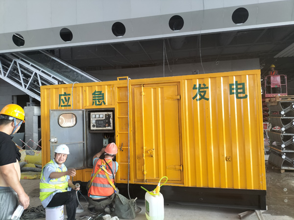 彭阳怎样判断空气滤清器是否需要更换？